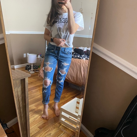 AE Distressed Tomgirl Jeans - Picture 2 of 7